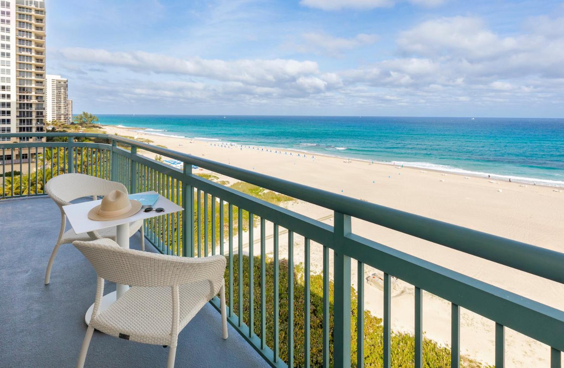The Singer Oceanfront Resort, Curio Collection By Hilton Riviera Beach Buitenkant foto