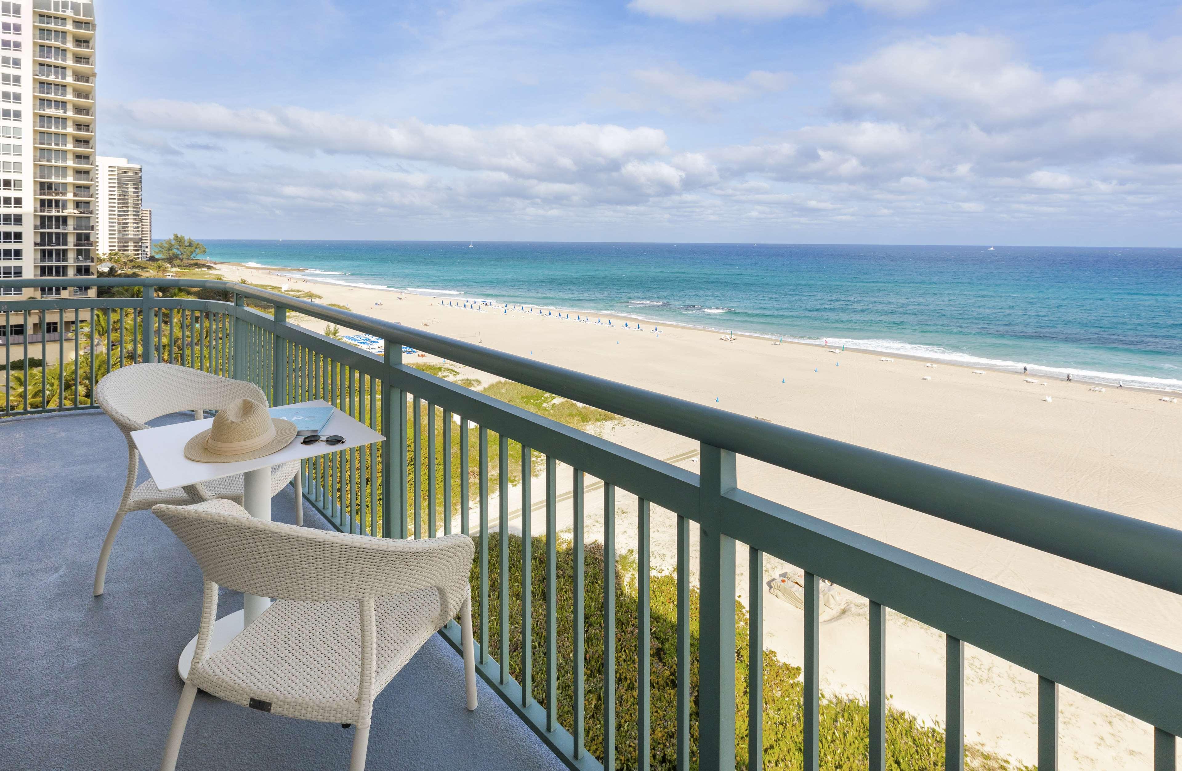 The Singer Oceanfront Resort, Curio Collection By Hilton Riviera Beach Buitenkant foto