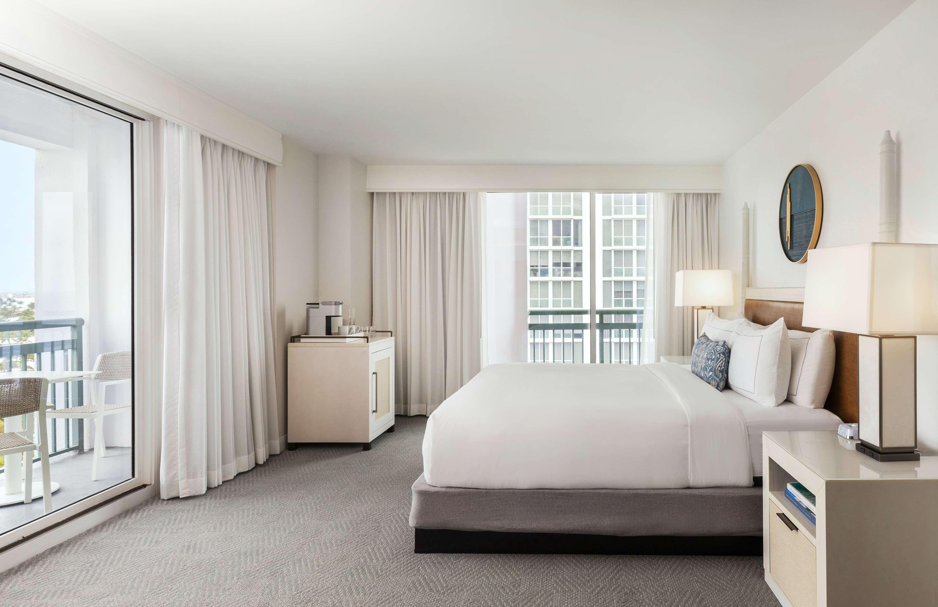 The Singer Oceanfront Resort, Curio Collection By Hilton Riviera Beach Buitenkant foto