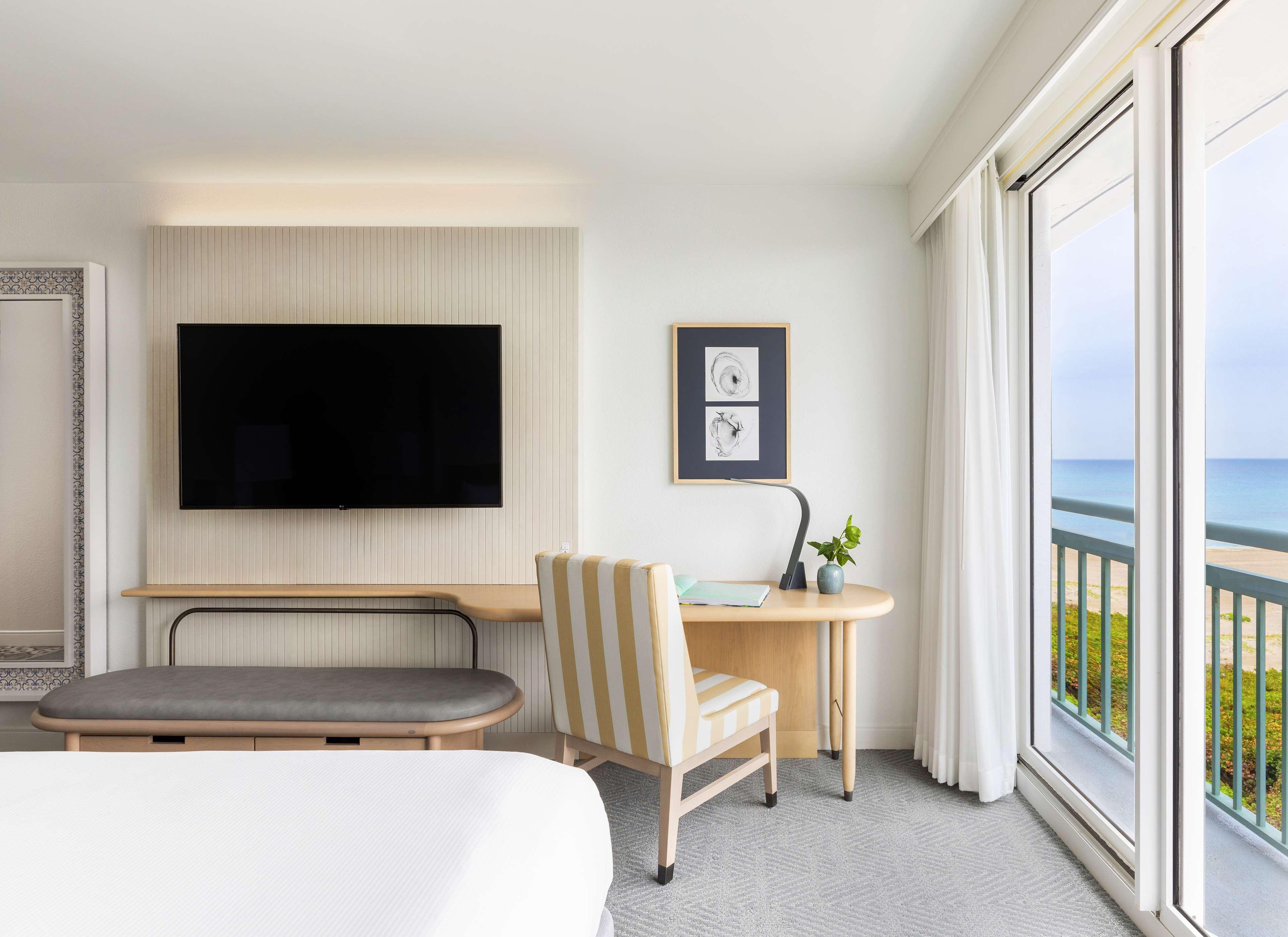 The Singer Oceanfront Resort, Curio Collection By Hilton Riviera Beach Buitenkant foto