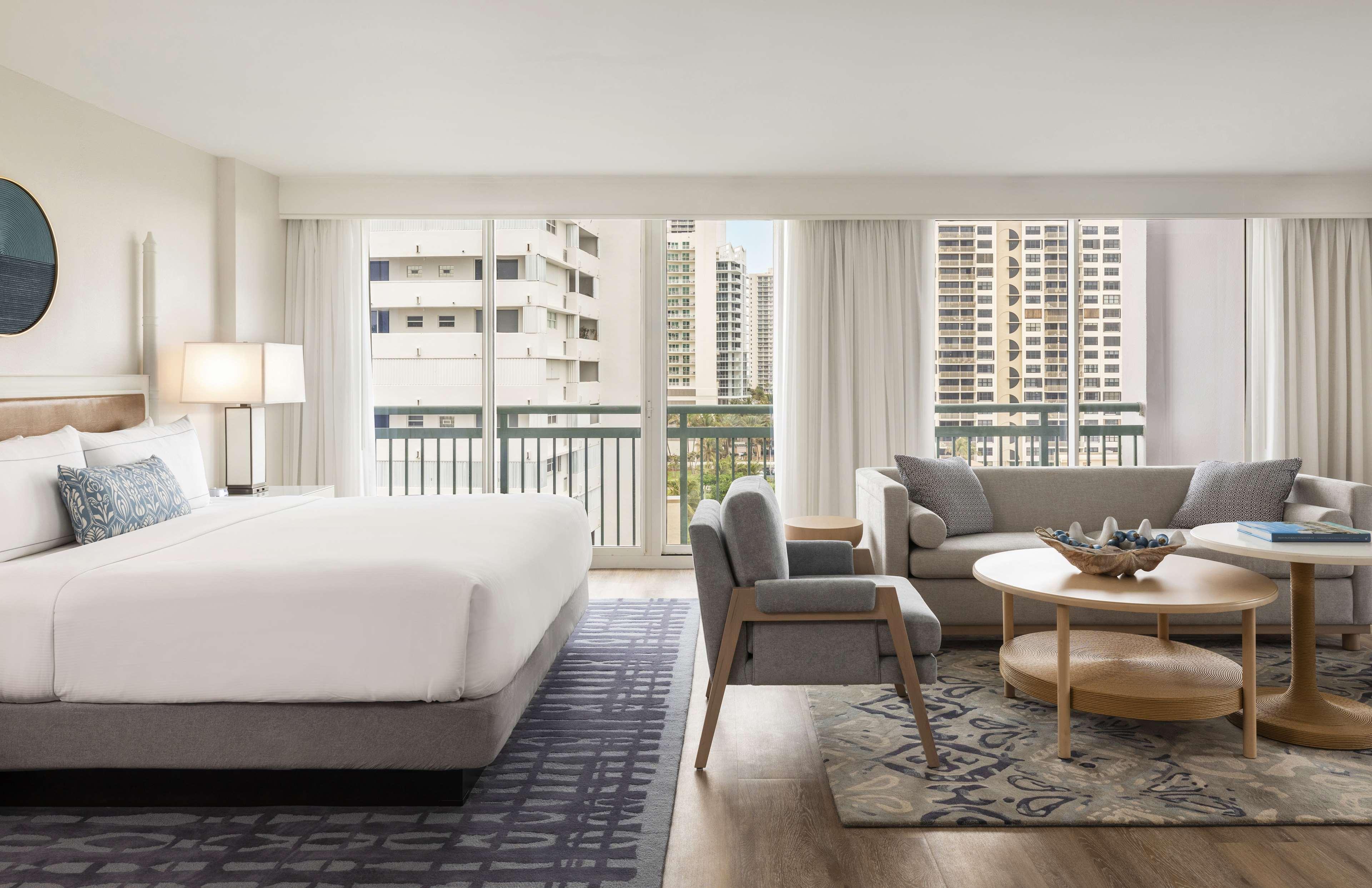 The Singer Oceanfront Resort, Curio Collection By Hilton Riviera Beach Buitenkant foto