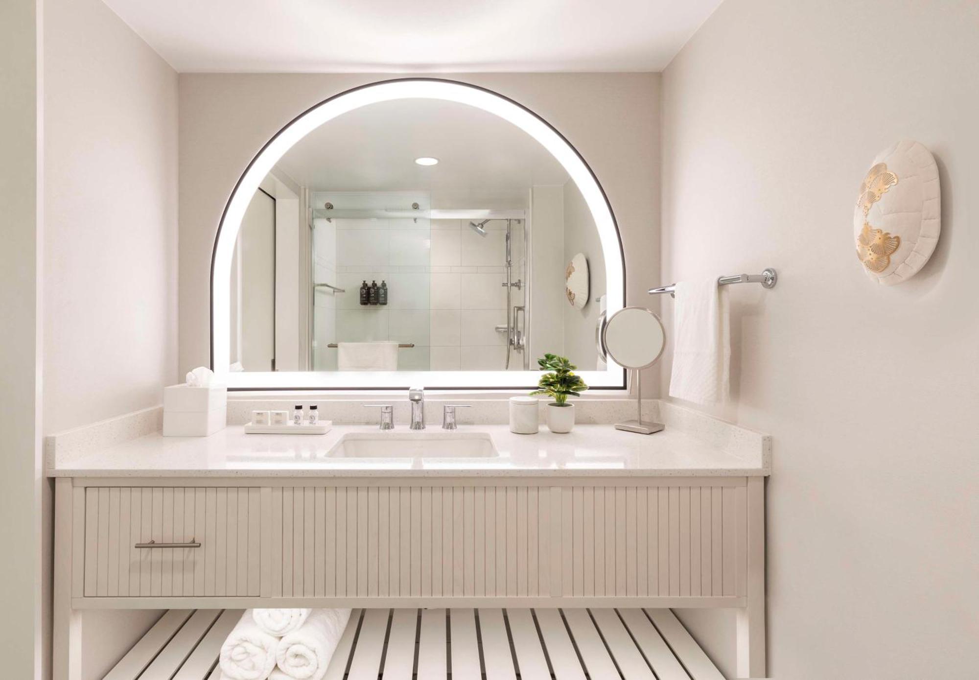 The Singer Oceanfront Resort, Curio Collection By Hilton Riviera Beach Buitenkant foto