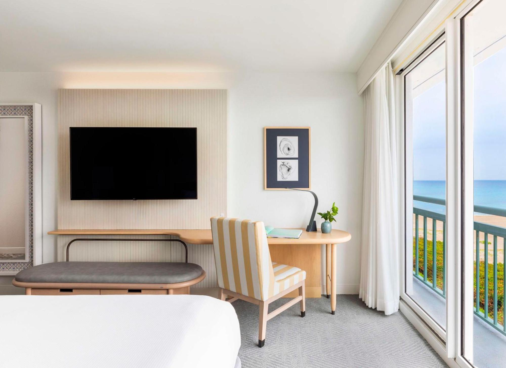 The Singer Oceanfront Resort, Curio Collection By Hilton Riviera Beach Buitenkant foto
