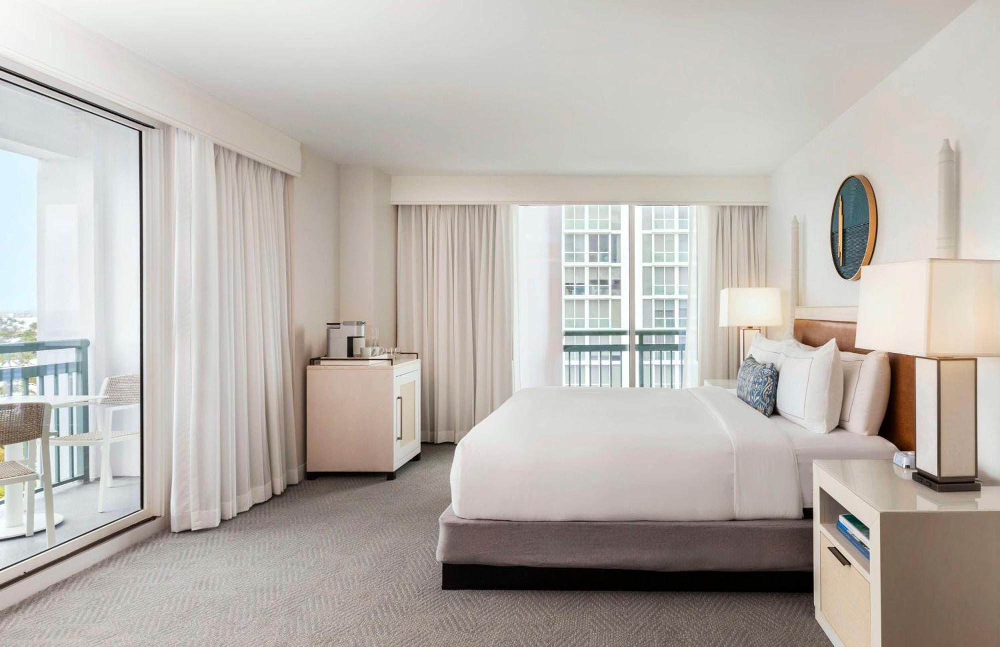 The Singer Oceanfront Resort, Curio Collection By Hilton Riviera Beach Buitenkant foto