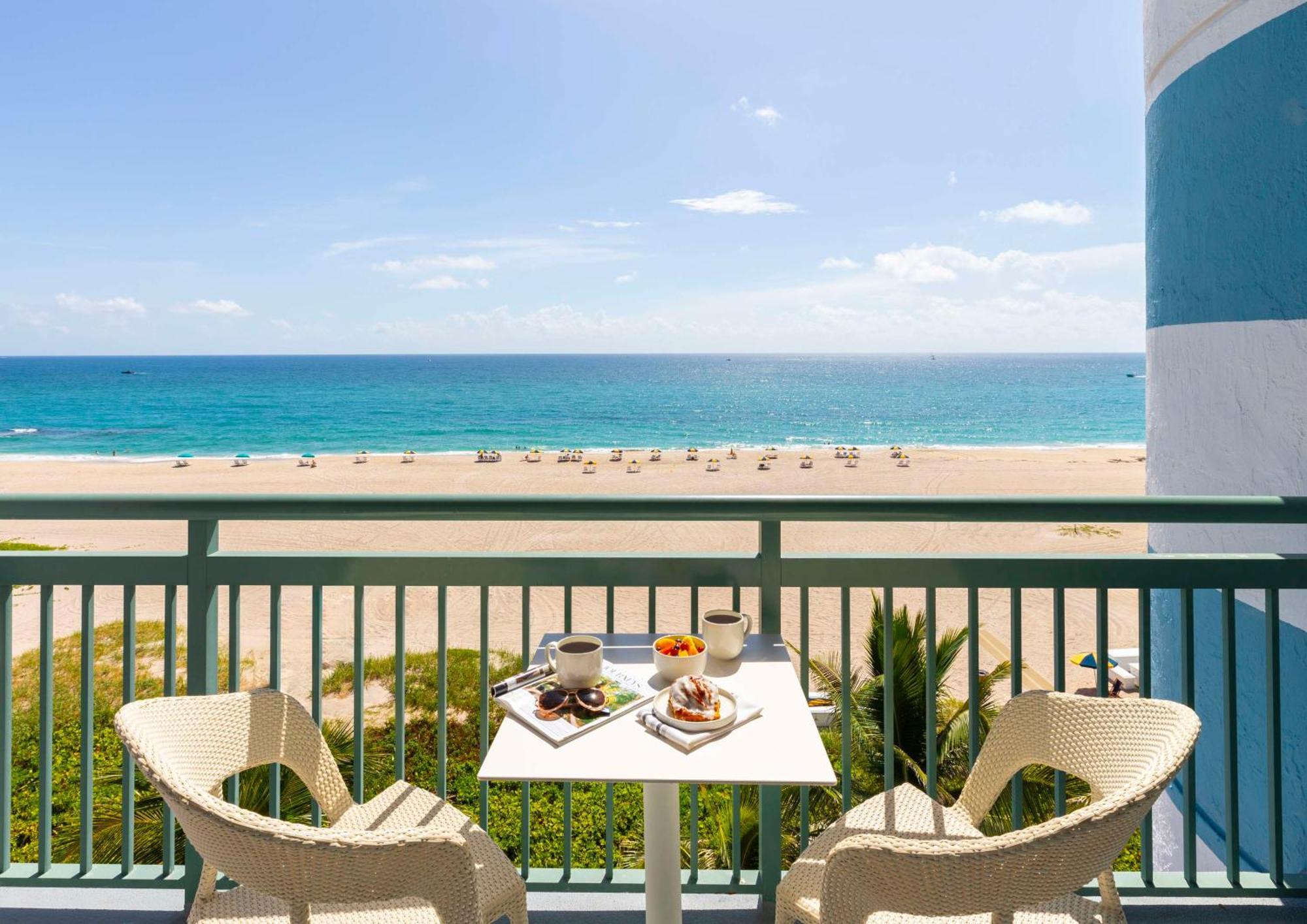 The Singer Oceanfront Resort, Curio Collection By Hilton Riviera Beach Buitenkant foto