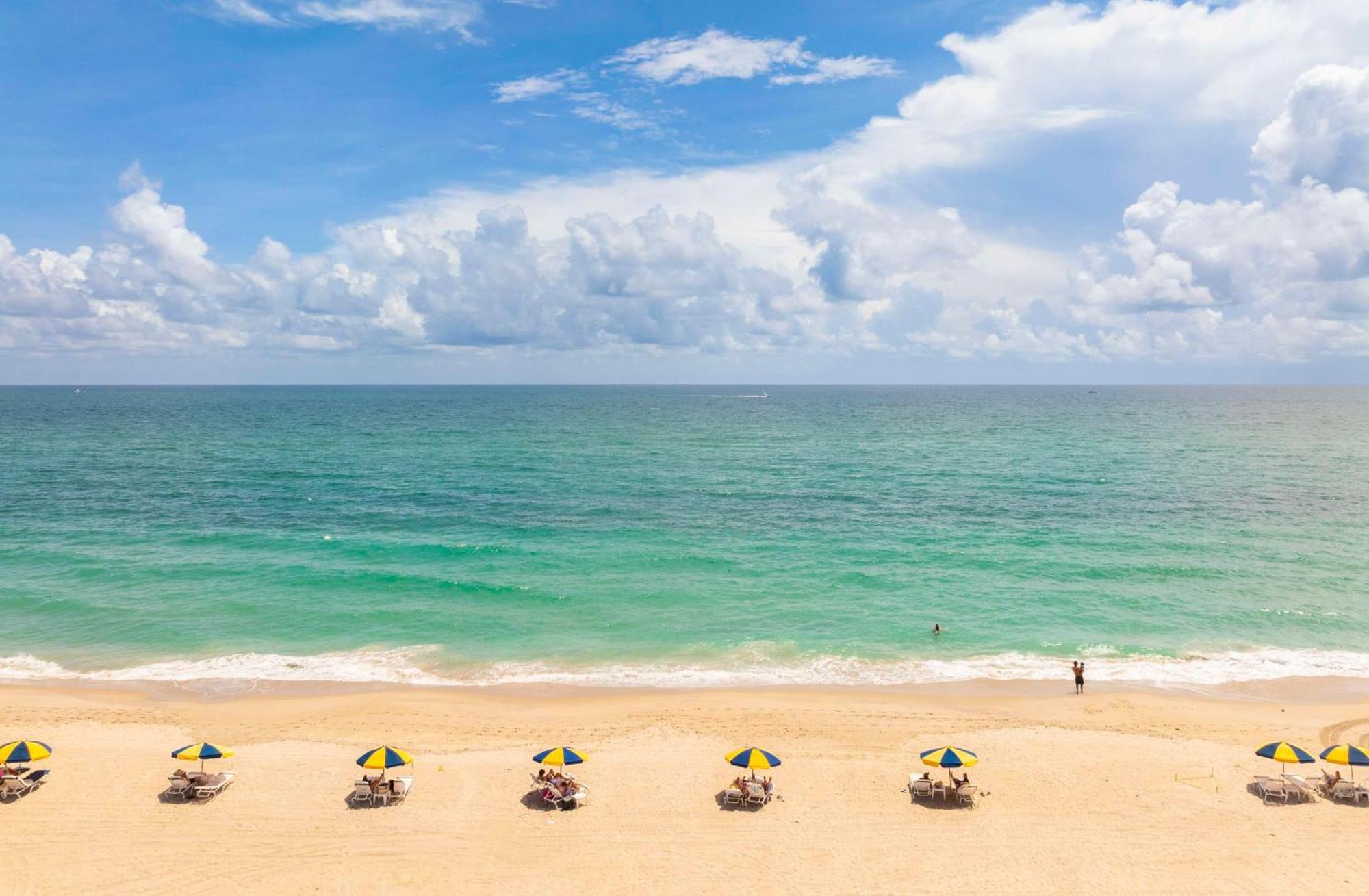The Singer Oceanfront Resort, Curio Collection By Hilton Riviera Beach Buitenkant foto