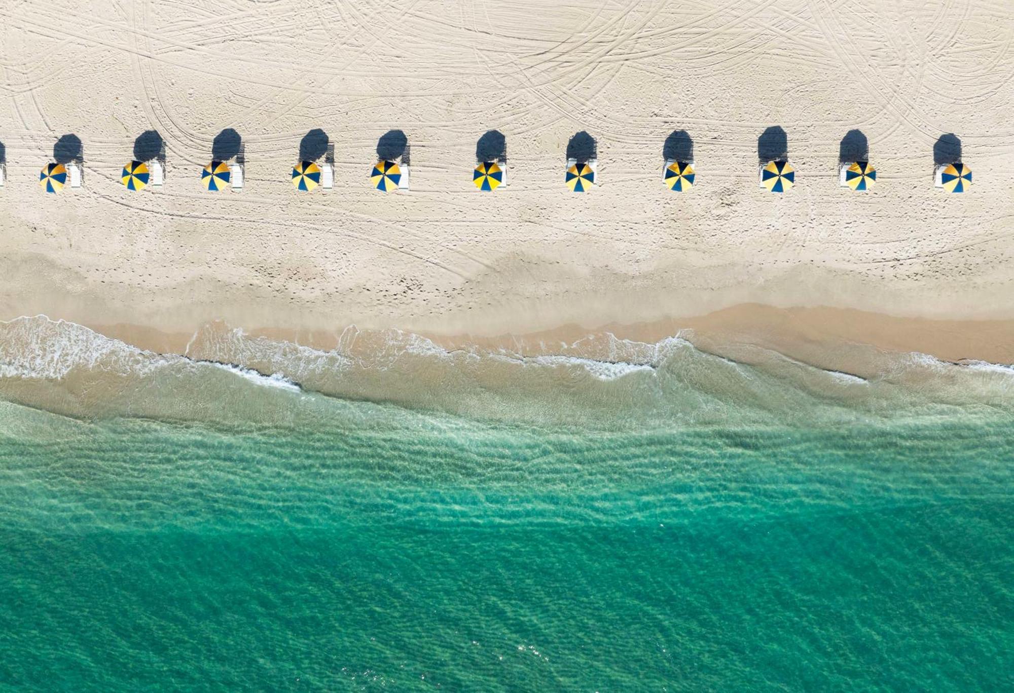 The Singer Oceanfront Resort, Curio Collection By Hilton Riviera Beach Buitenkant foto