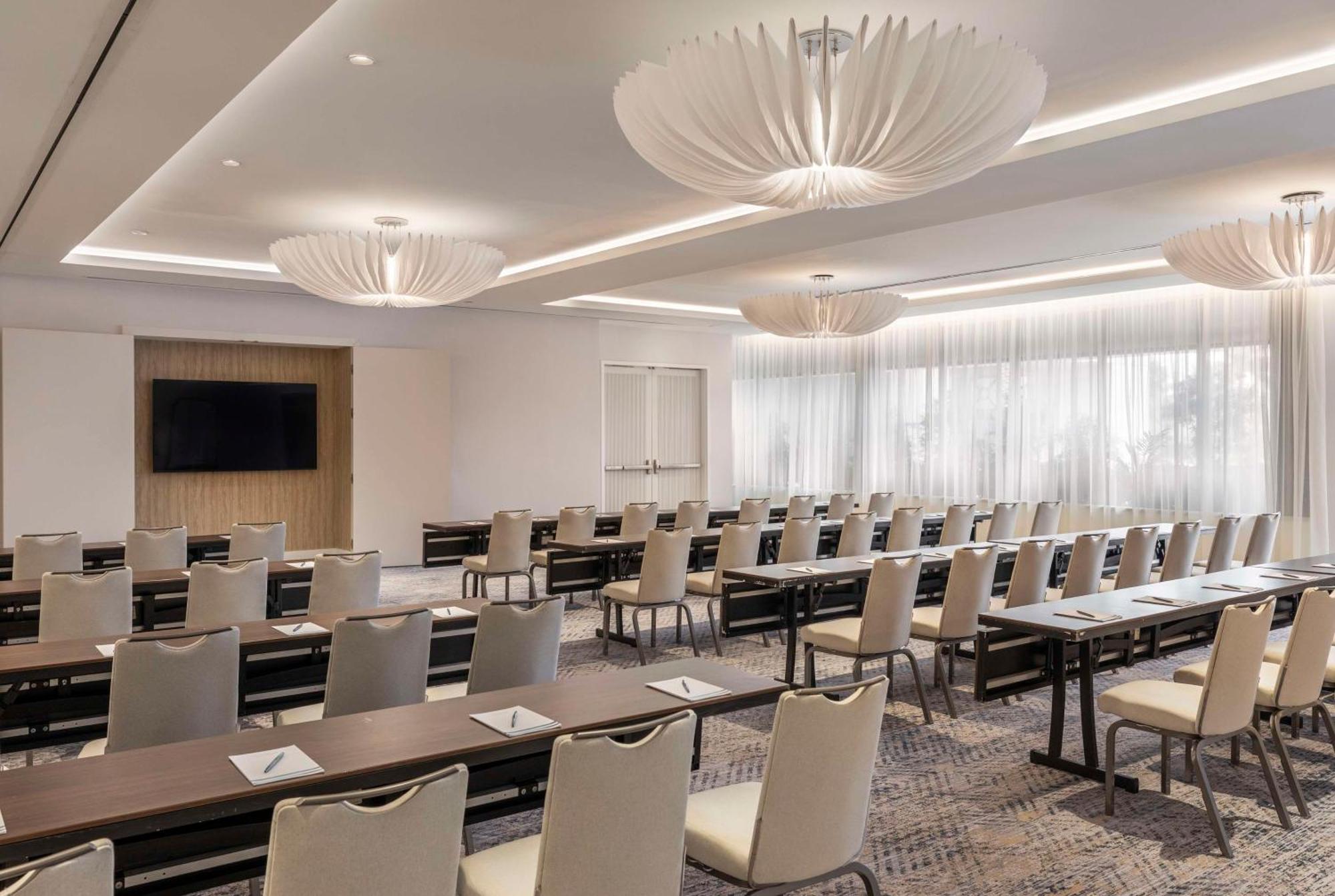 The Singer Oceanfront Resort, Curio Collection By Hilton Riviera Beach Buitenkant foto