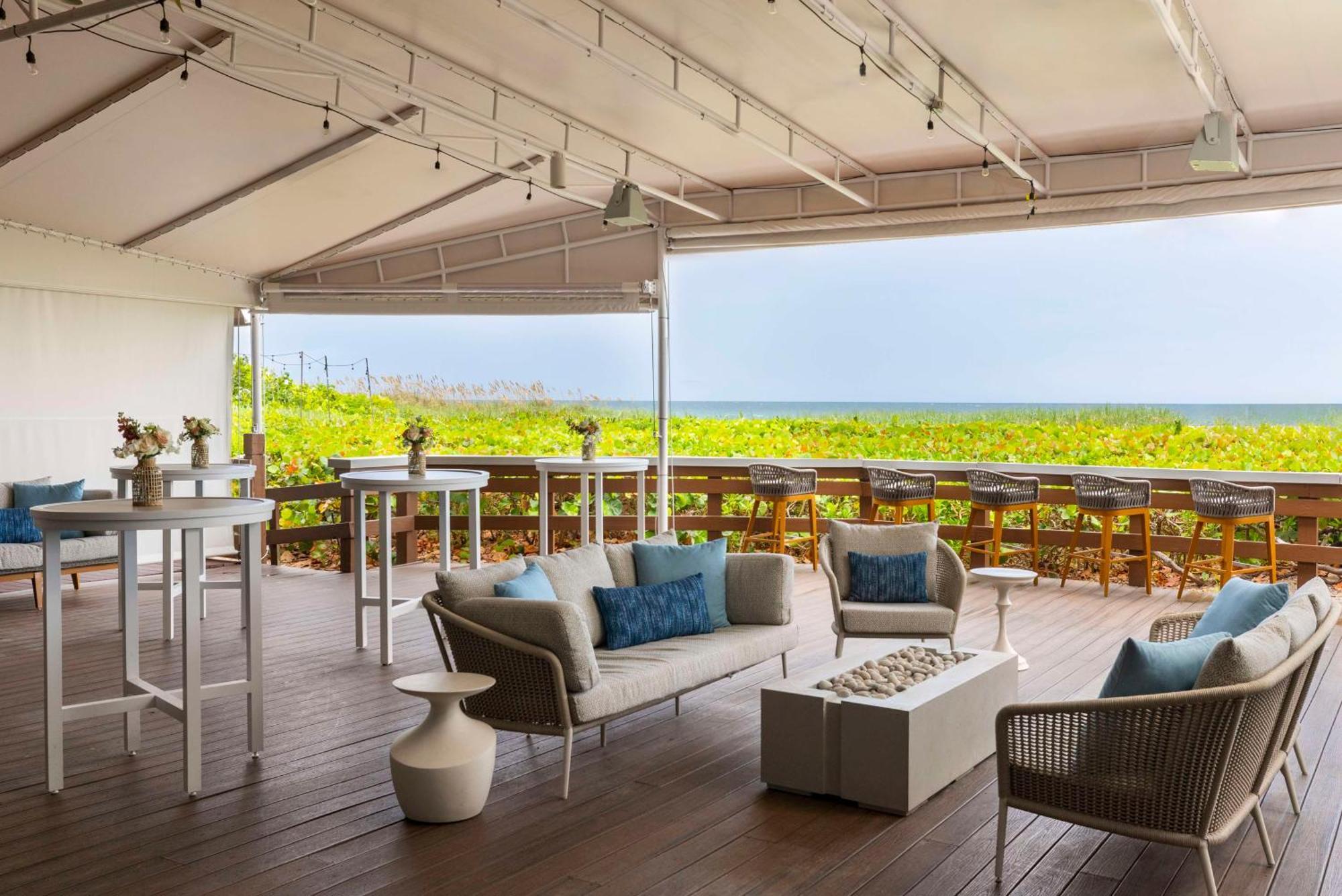 The Singer Oceanfront Resort, Curio Collection By Hilton Riviera Beach Buitenkant foto